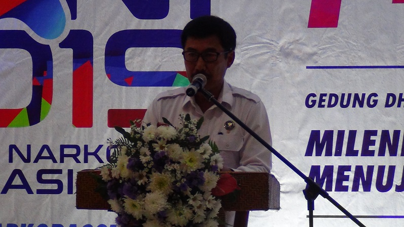 Rektor IAHN TP Menerima Penghargaan Dari Gubernur KAL-TENG