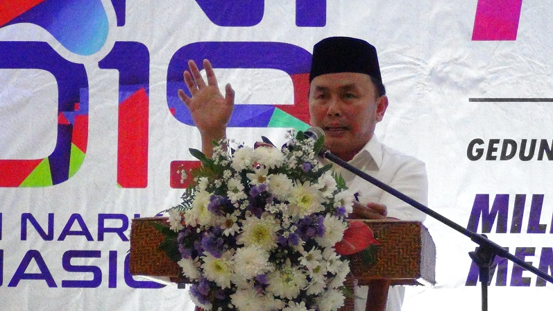 Rektor IAHN TP Menerima Penghargaan Dari Gubernur KAL-TENG