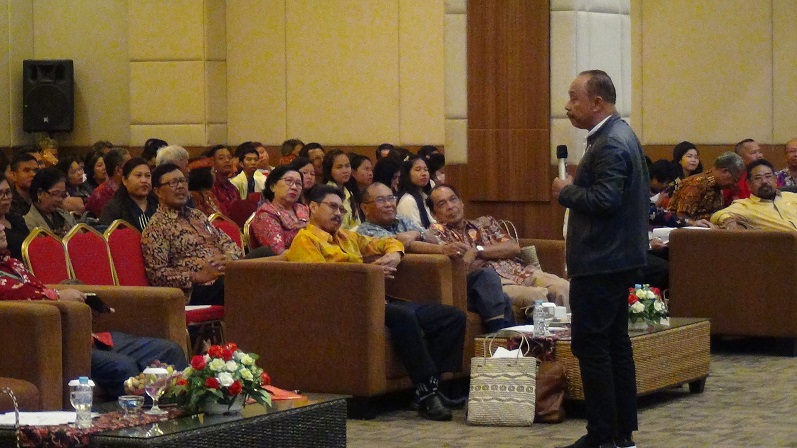 Penyampaian materi oleh narasumber kedua