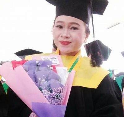 Foto Nacha Riani Sebagai Lulusan Terbaik FDA