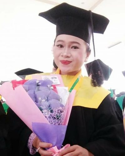 Foto Nacha Riani Sebagai Lulusan Terbaik FDA