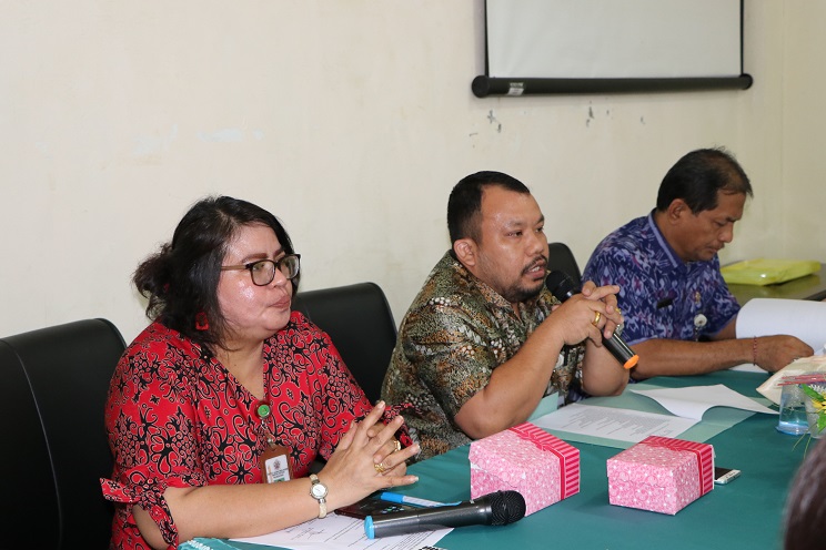 Rapat Persiapan Penginputan Data RB dan ZI - Wakil Rektor Bid. Administrasi Umum, Perencanaan dan Keuangan (tengah) memberikan sambutan