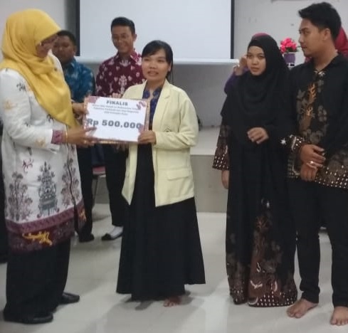 Mahasiswa IAHN-TP Raih Prestasi di Lomba Karya Tulis Ilmiah FTIK IAIN Palangka Raya