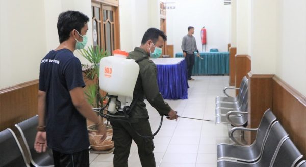 Penyemprotan desinfektan