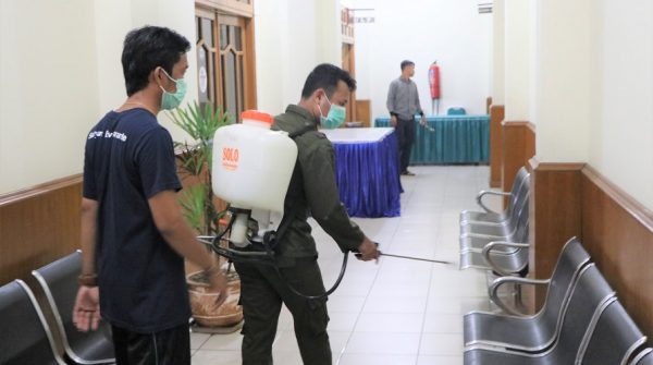 Penyemprotan desinfektan