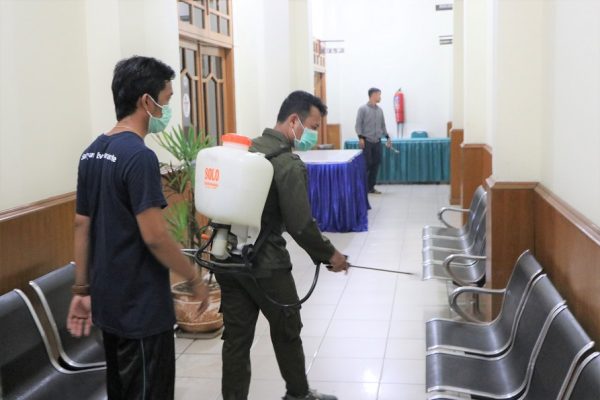 Penyemprotan desinfektan