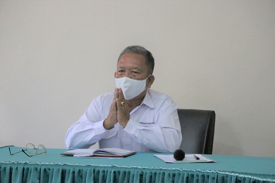 Dekan Fakultas Dharma Acarya saat memimpin rapat persiapan asesmen lapangan BAN-PT secara daring