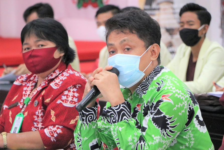 Wakil Rektor III (kanan) saat mengikuti kegiatan Diseminasi Indikasi Geografis Kekayaan Intelektual