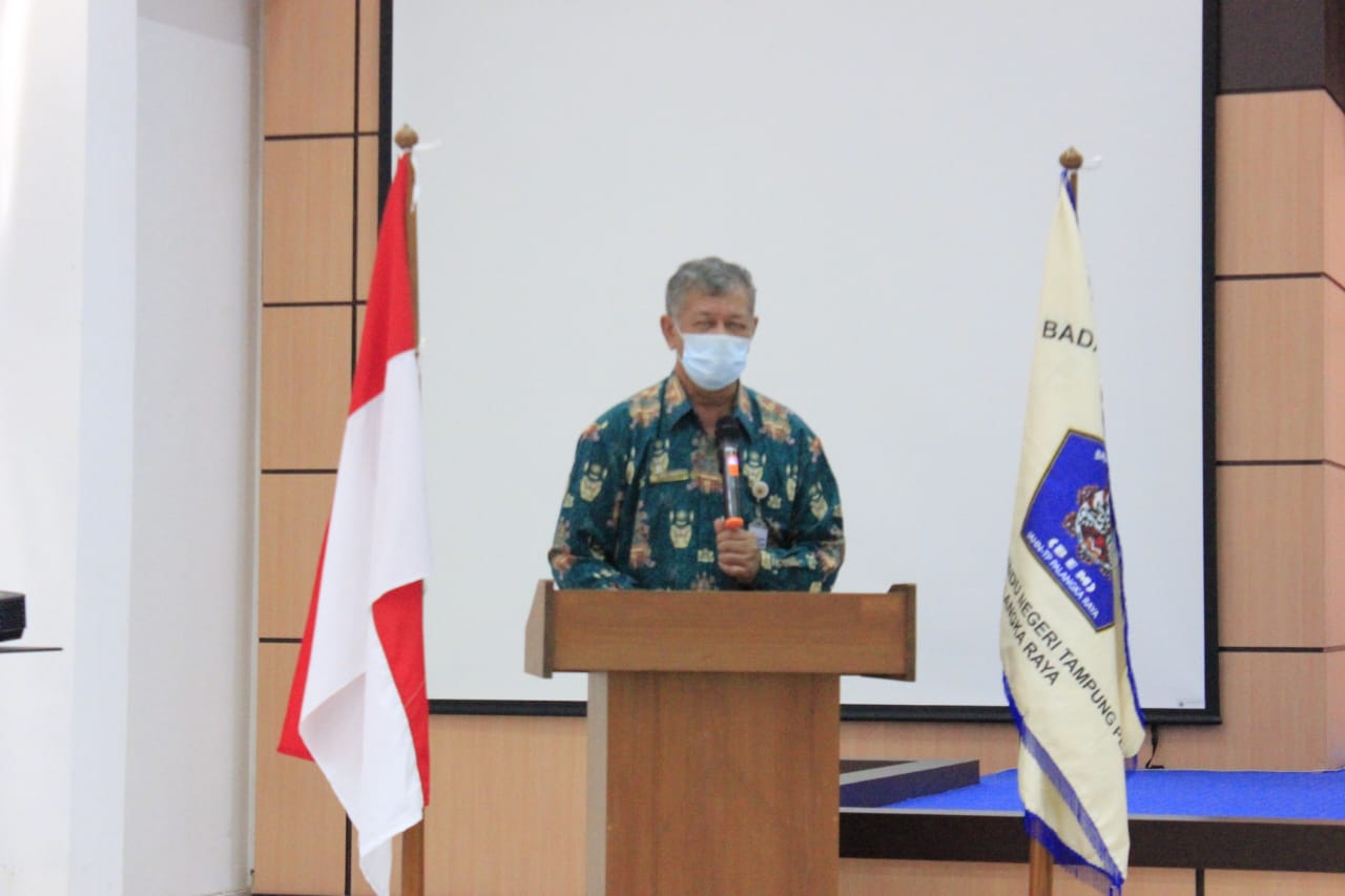 Rektor memberikan sambutan pada kegiatan Pelatihan Jurnalstik Mahasiswa
