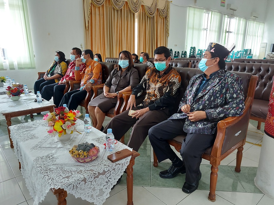 Unsur Pejabat IAHN-TP Palangka Raya yang hadir dalam prosesi Yudisium ke II Fakultas Dharma Acarya