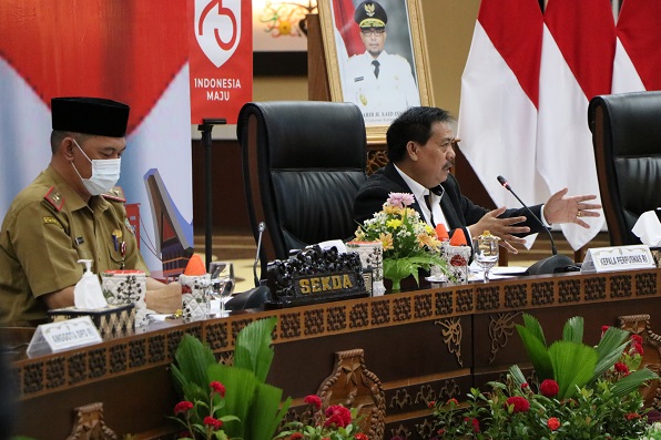 Kepala Perpusnas RI menyampaikan materi dalam talkshow Peningkatan Indeks Literasi Masyarakat di Aula Jayang Tingang Kantor Gubernur Kalteng, Selasa(02/03/2021