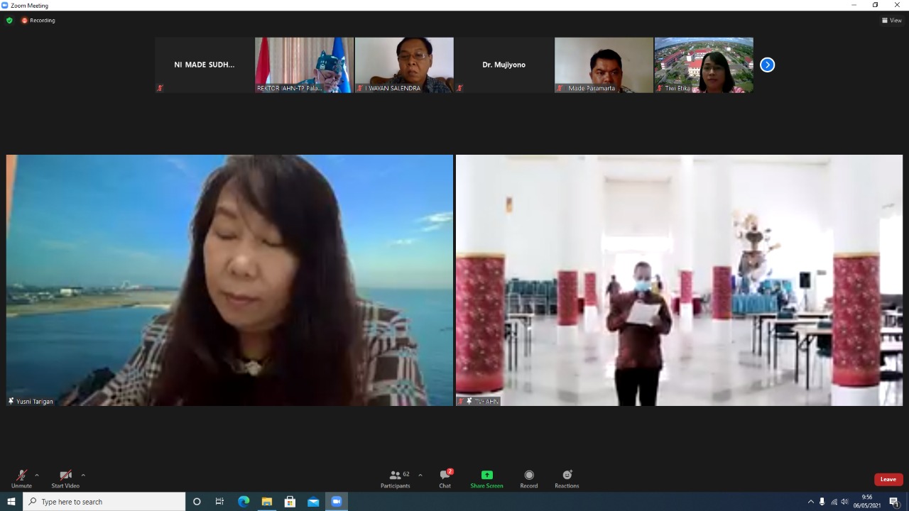 Ditjen Pendidikan Tinggi Kementerian Pendidikan dan Kebudayaan RI (Kiri) saat memaparkan materi