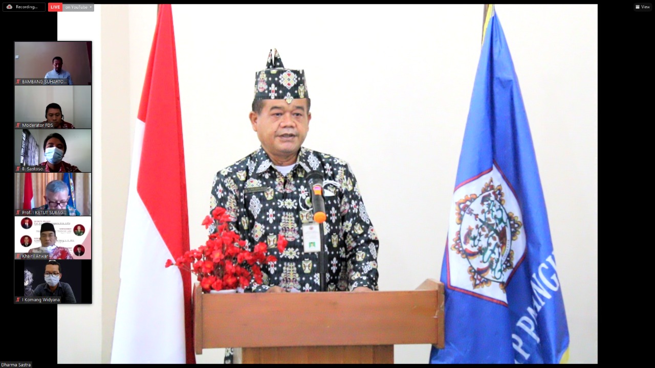 Dekan FDS saat membuka kegiatan webinar nasional