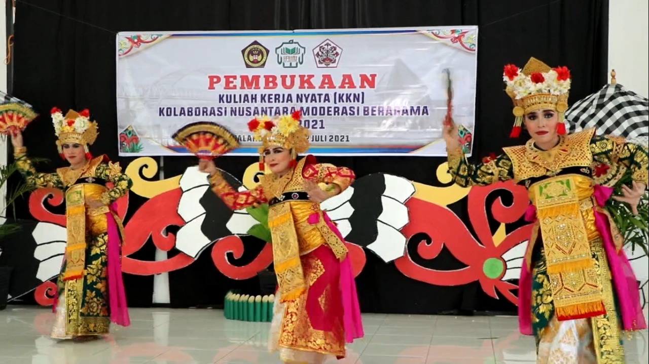 Pertunjukan Tari Kreasi Adat Bali