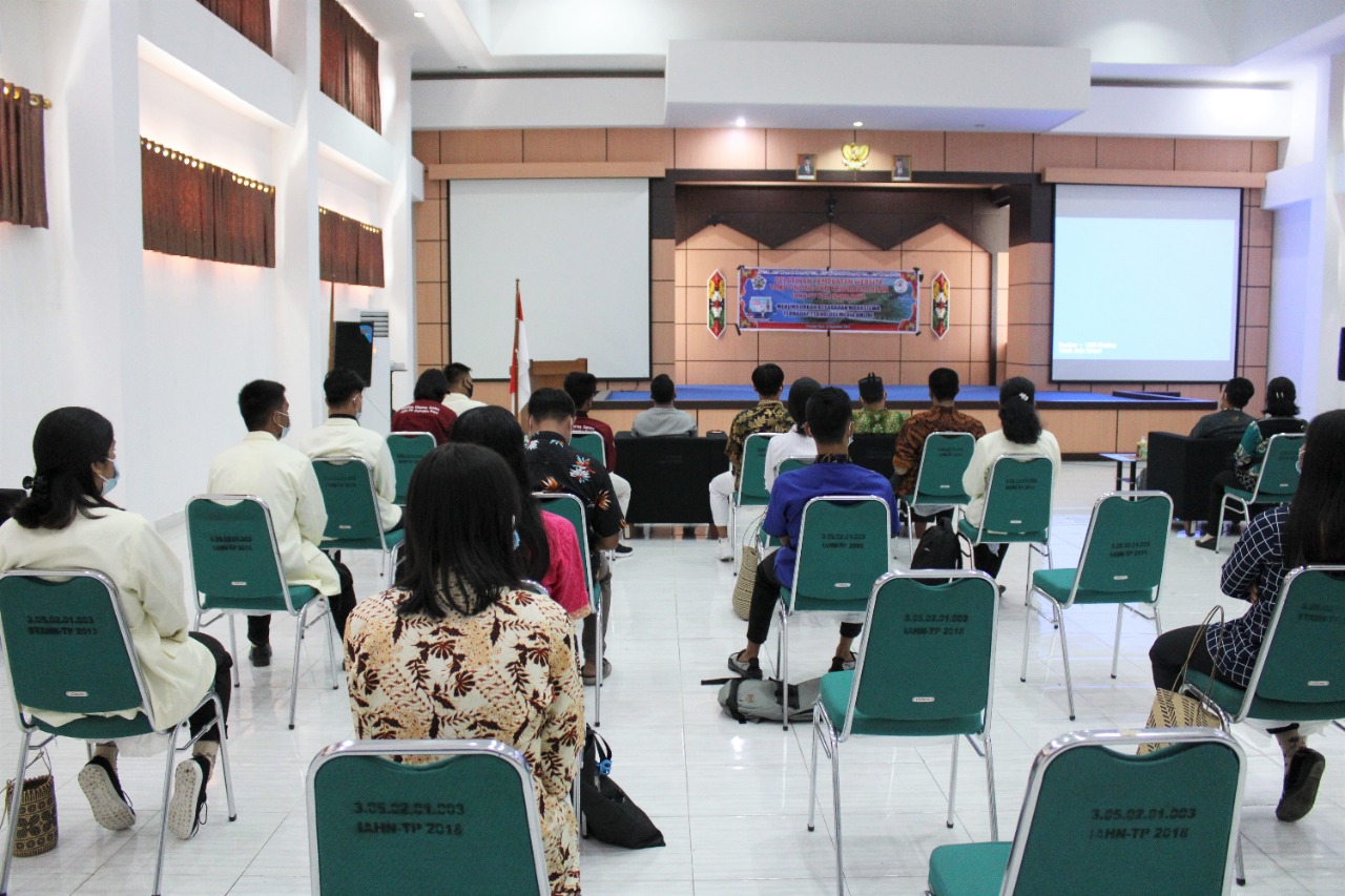 Pelaksanaan kegiatan pelatihan pembuatan website toko online