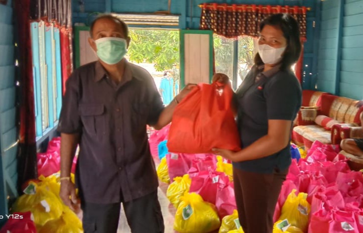 Penyerahan Bantuan kepada Korban Terdampak Banjir Katingan