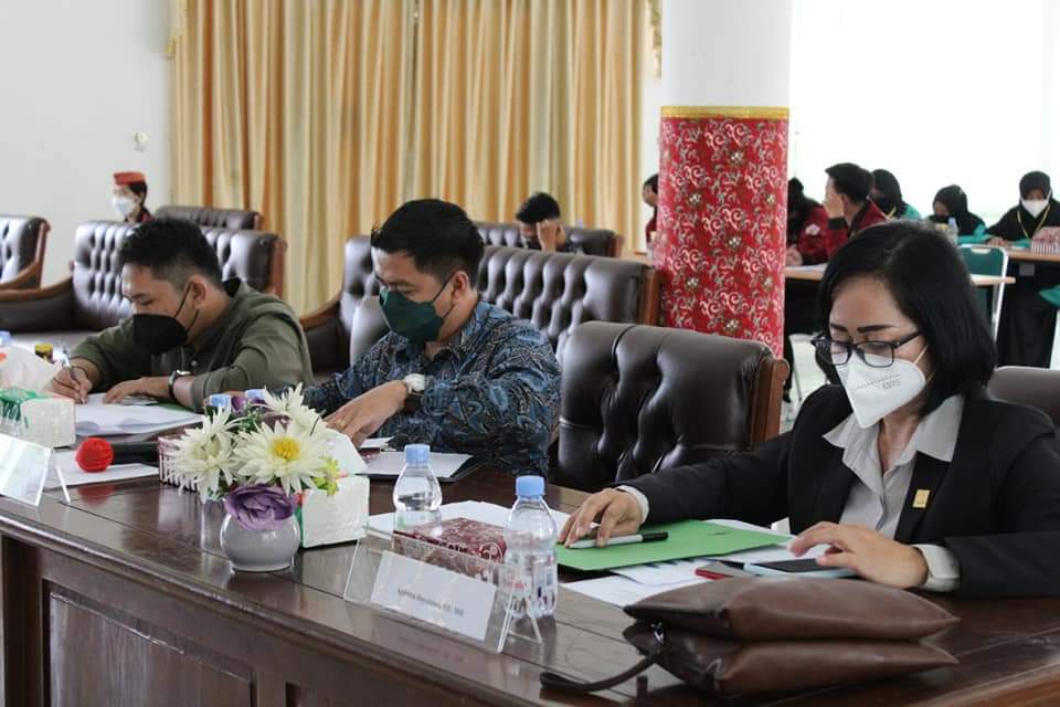 Juri Kompetisi Debat Hukum