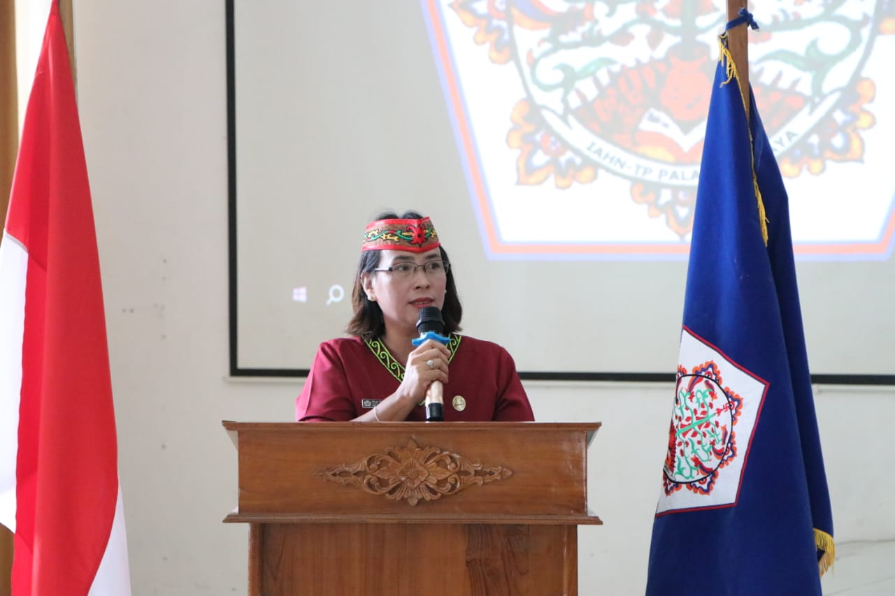 Sambutan oleh Rektor yang dalam hal ini diwakili oleh Wakil Rektor Bidang Akademik dan Pengembangan Kelembagaan, Prof. Tiwi Etika, S.Ag., M.Ag., Ph.D.