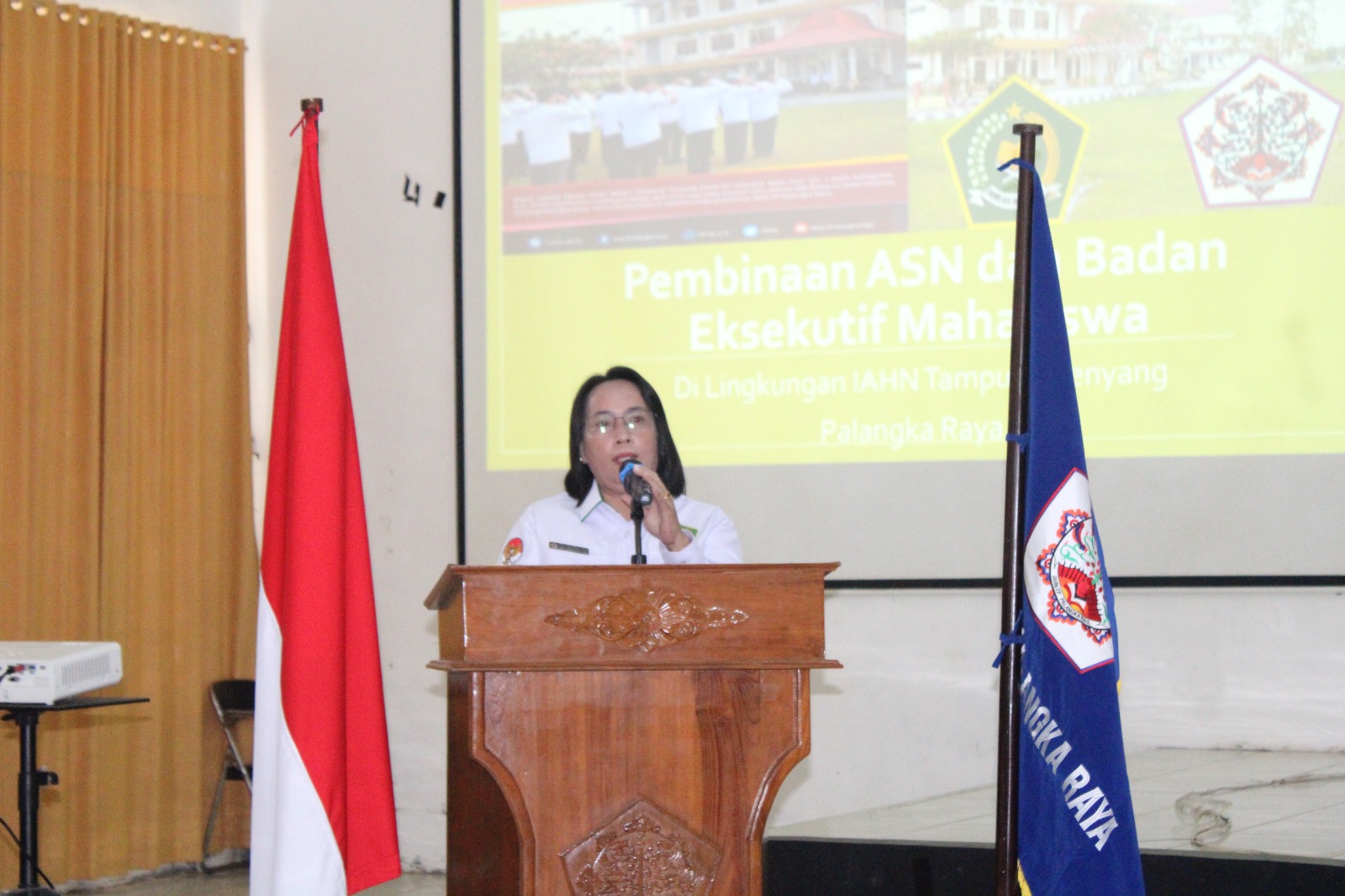 Wakil Rektor I Berikan Sambutan Sekaligus Membuka Secara Resmi Kegiatan Pembinaan ASN, Selasa, 24 Desember 2024