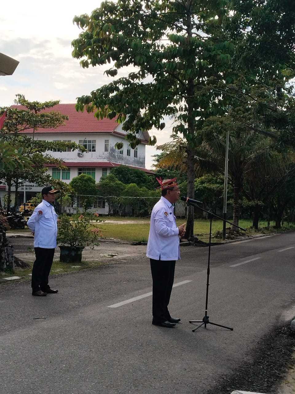 Rektor berikan arahan saat Apel Pagi, Senin, 30 Desember 2024