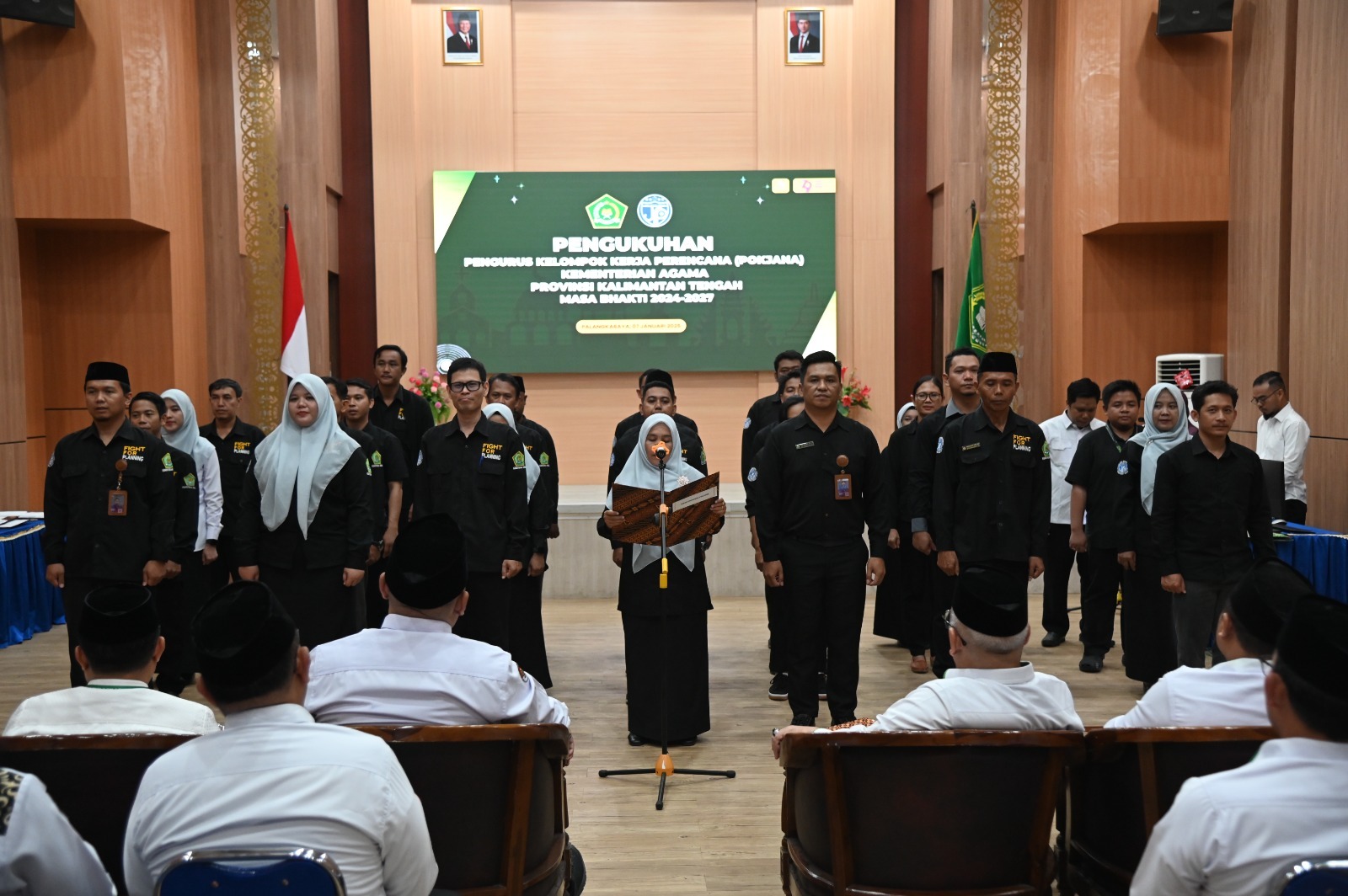 Perencana IAHN-TP Dikukuhkan sebagai Pengurus Pokjana Kemenag Kalteng, Selasa, 7 Januari 2025