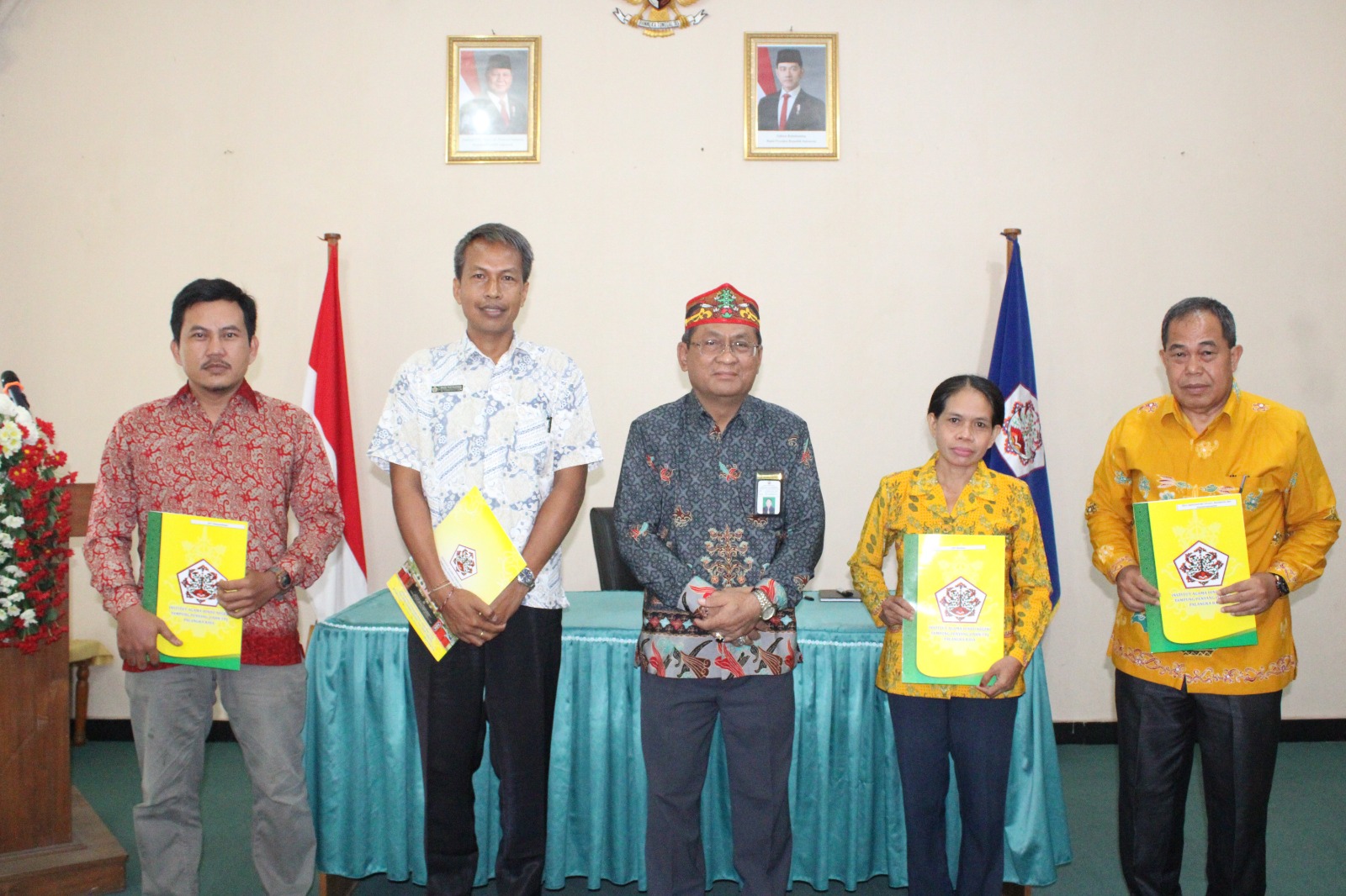 Penandatanganan Perjanjian Kinerja dan Fakta Integritas serta Penyerahan Rencana Kerja dan Anggaran di IAHN-TP, Rabu, 8 Januari 2025