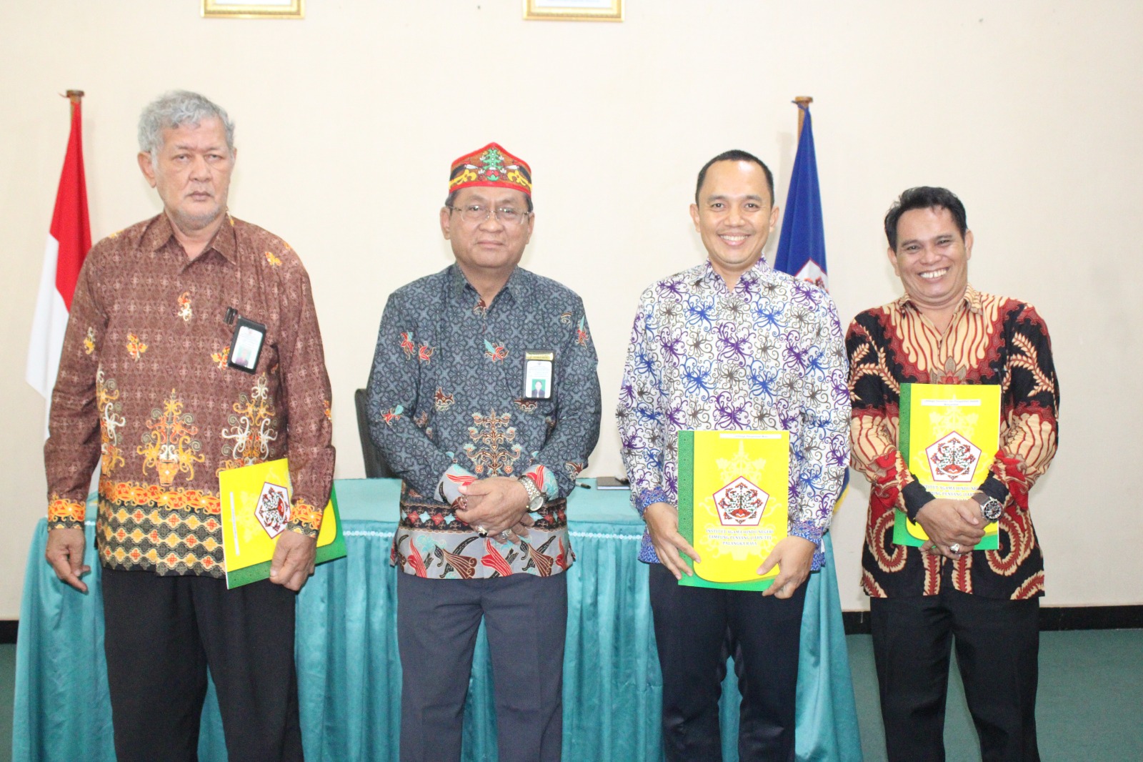 Penandatanganan Perjanjian Kinerja dan Fakta Integritas serta Penyerahan Rencana Kerja dan Anggaran di IAHN-TP, Rabu, 8 Januari 2025