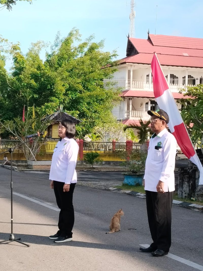 Wakil Rektor berikan amanat pada Apel Pagi, Senin, 6 Januari 2025