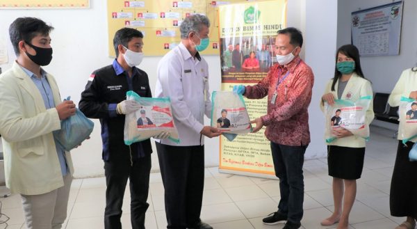 Penyerahan Bansos dari Agustiar Sabran