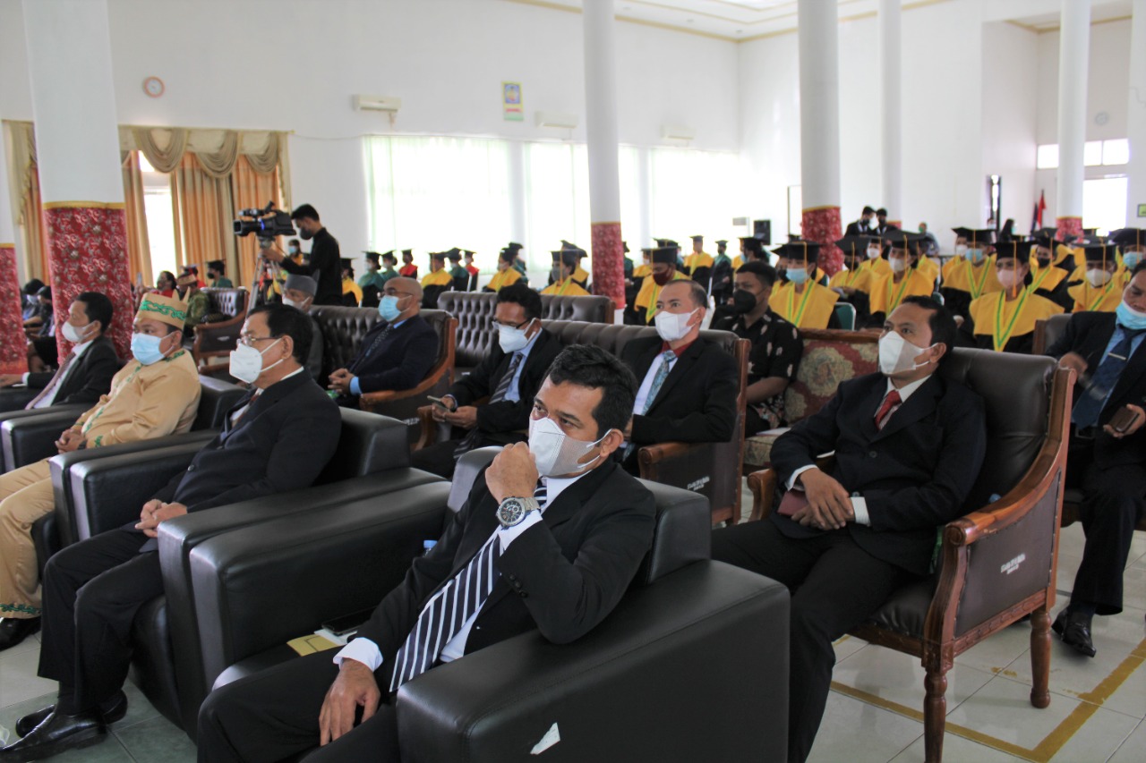 Unsur pimpinan menghadiri Wisuda III IAHN-TP Palangka Raya