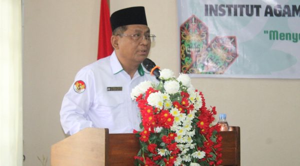 Rektor Menyampaikan Sambutan, Rapim IAHN-TP, Senin, 23 Desember 2024